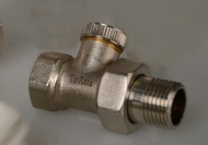 Клапан запорный для радиатора угловой 1/2" Terma